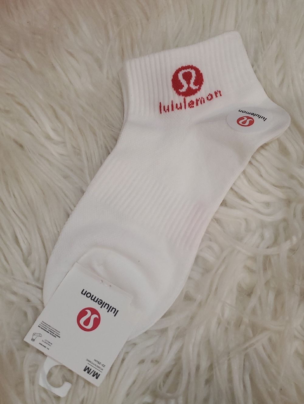 Lululemon ankle socks size medium